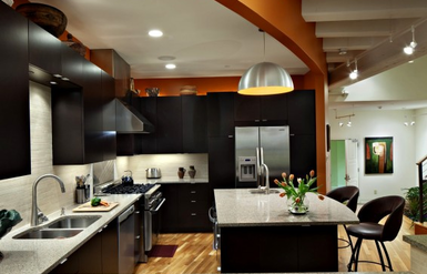 Натяжные потолки на кухне